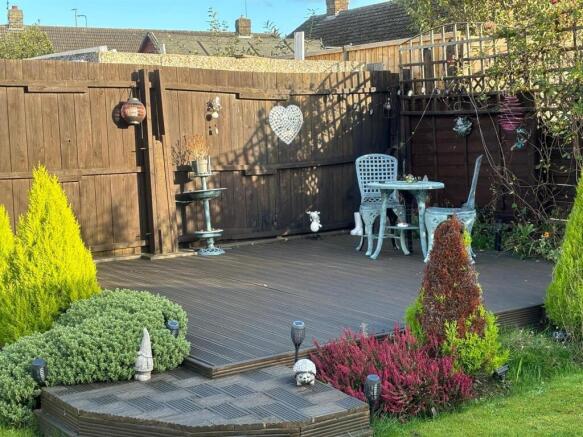 2 bed Semi-Detached Bungalow for sale Image 10