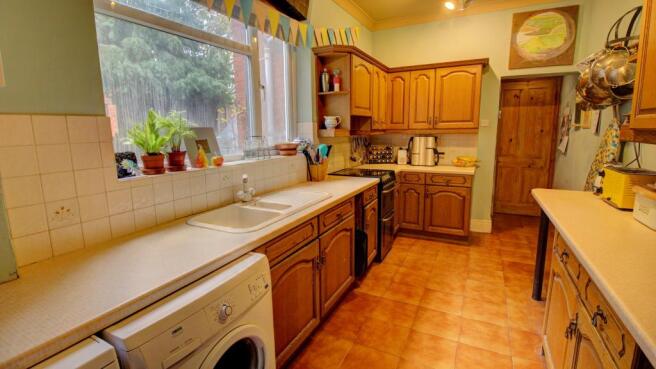 Kitchen (alt angle)