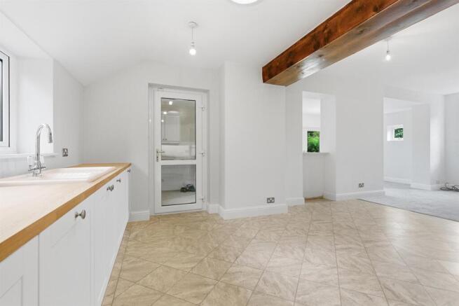 4 bed Detached for sale Image 12