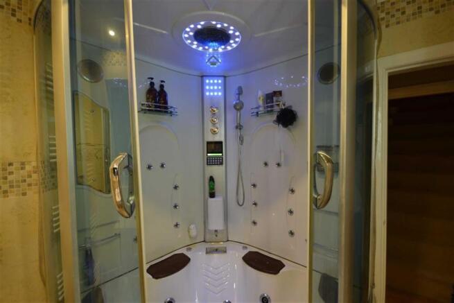 Bathroom/w.c View 3
