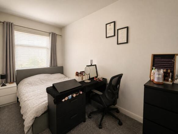 4 bed Semi-Detached for sale Image 10