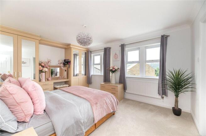 4 bed Detached for sale Image 8