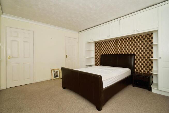 4 bed Detached Bungalow for sale Image 11