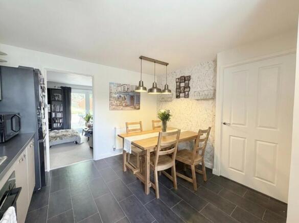 3 bed Semi-Detached for sale Image 4