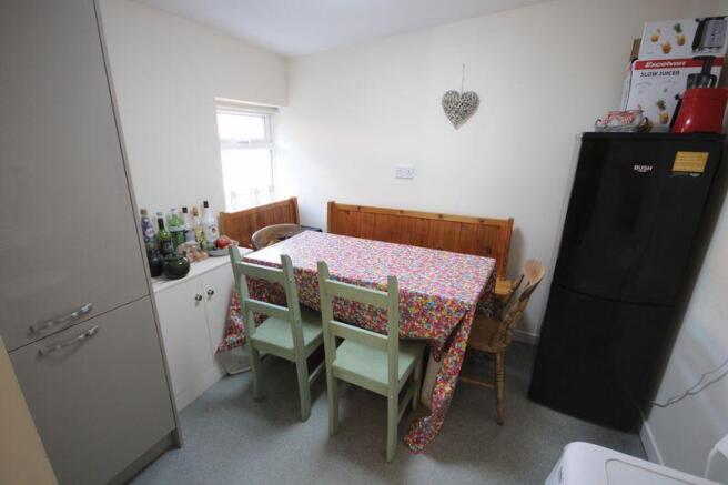 5 bed Terraced to rent Image 4