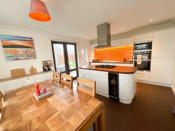 KITCHEN DINER