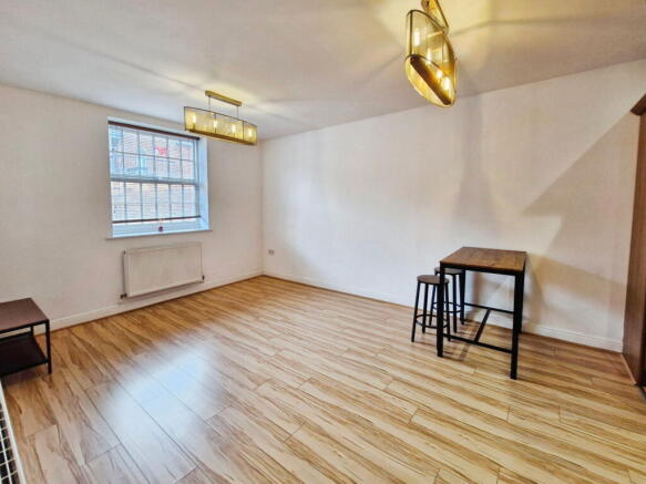 3 bed Apartment for sale Image 6