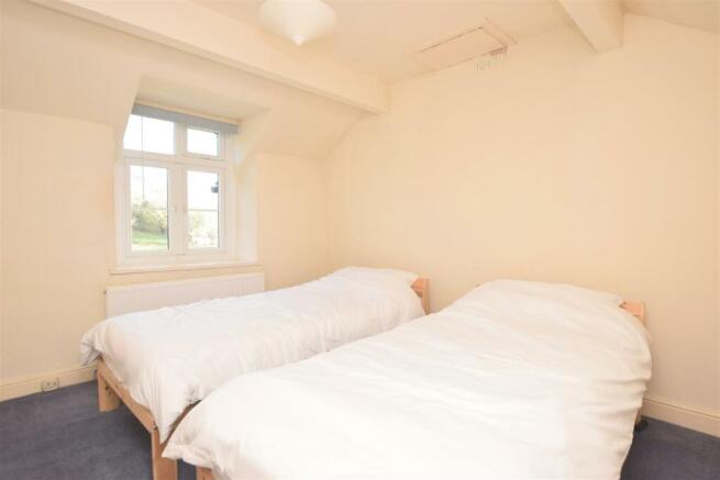 Bedroom 1.JPG