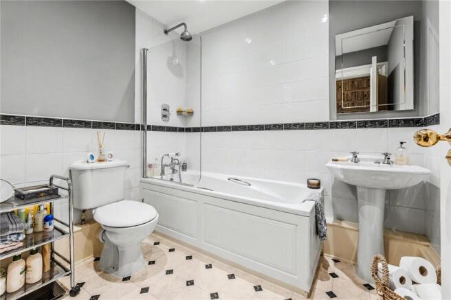 2 bed Apartment for sale Image 8