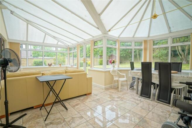 6 bed Detached for sale Image 4
