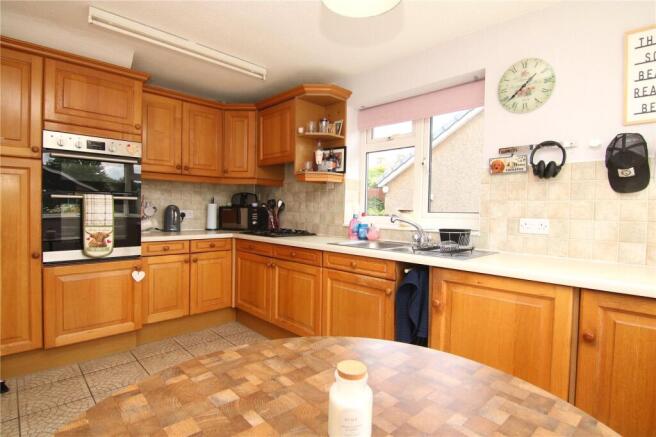3 bed Semi-Detached for sale Image 3
