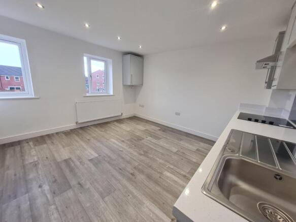 2 bed Town House to rent Image 6