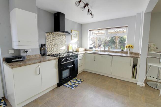 Kitchen 2.jpg