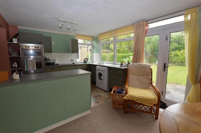 KITCHEN/DINING ROOM