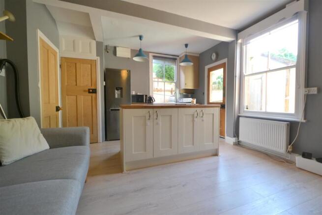 kitchen2.JPG