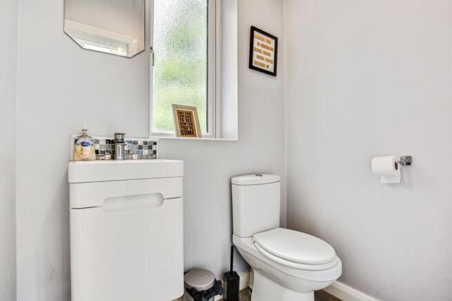 4 bed Semi-Detached for sale Image 12