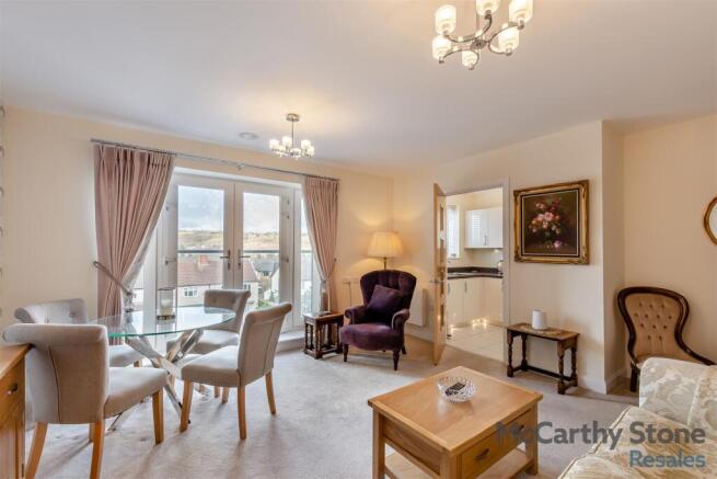 2 bed Apartment for sale Image 5