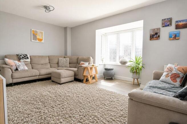 Lounge a.jpg