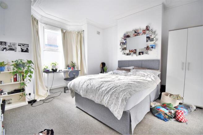 Student-letting-agent.jpg