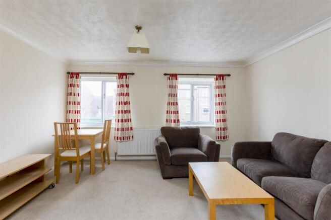 4_Westerdale_Court_1.jpg