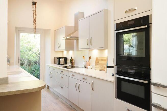 4 bed Terraced for sale Image 11