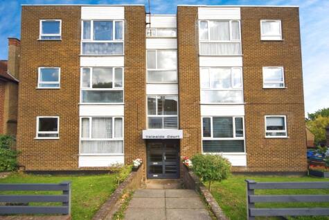 Warwick Road, Barnet, EN5