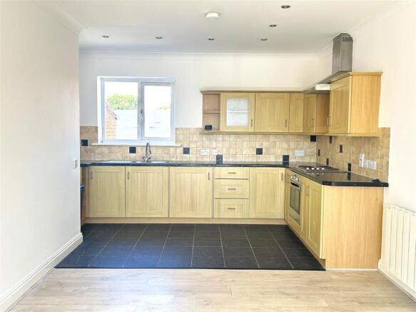 2 bed Apartment for sale Image 5