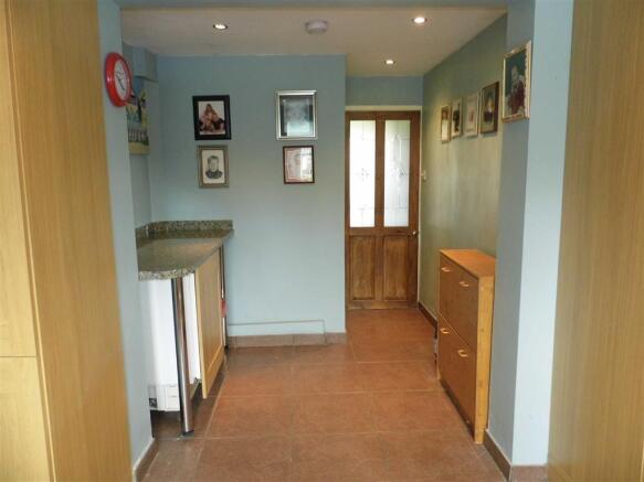 KITCHEN/BREAKFAST