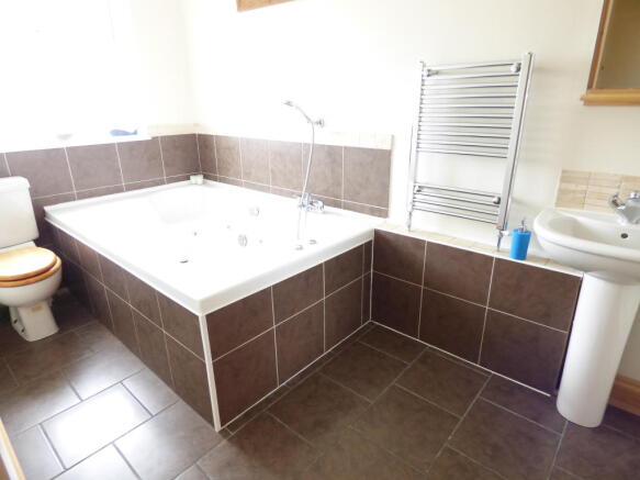 FAMILY BATHROOM