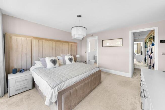 4 bed Detached for sale Image 8