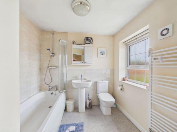 4 bed Detached for sale Image 11