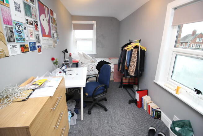 8 bed House Share to rent Image 11