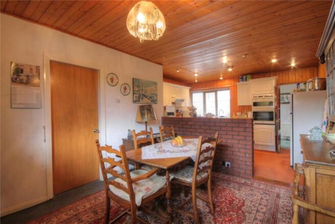 Kitchen Diner Pic 2