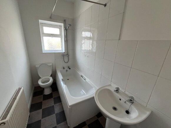 2 bed Terraced to rent Image 6