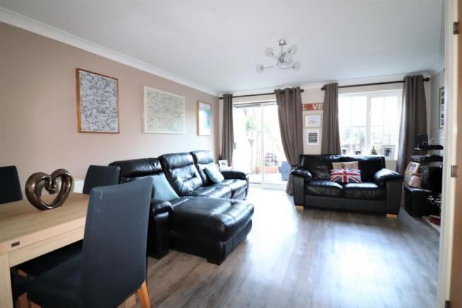 Lounge/Dining Room