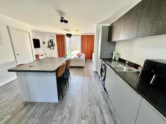 3 bed Semi-Detached for sale Image 7
