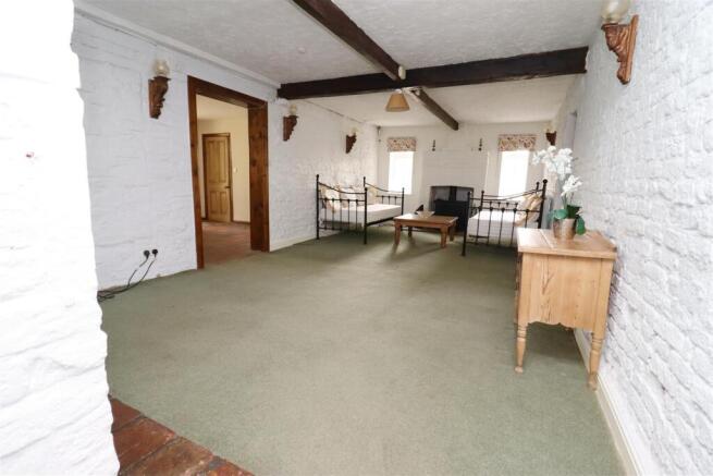 4 bed Detached to rent Image 5