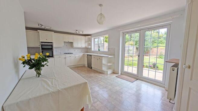 KITCHEN/BREAKFAST ROOM
