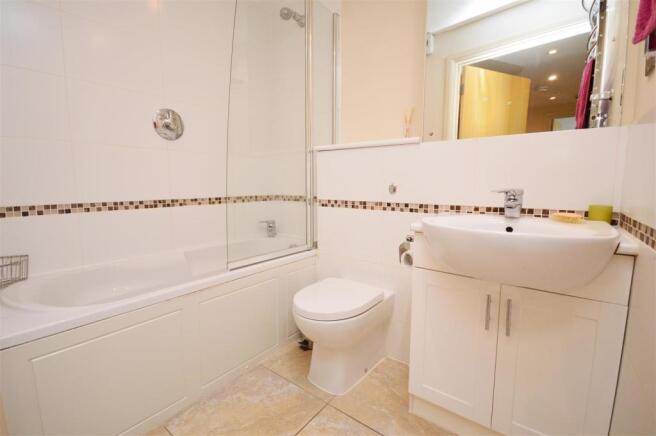 Bathroom (2).JPG