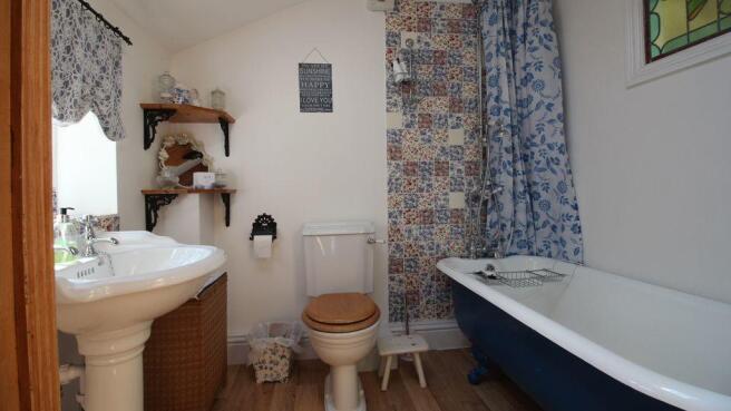 Ensuite to Bed 1