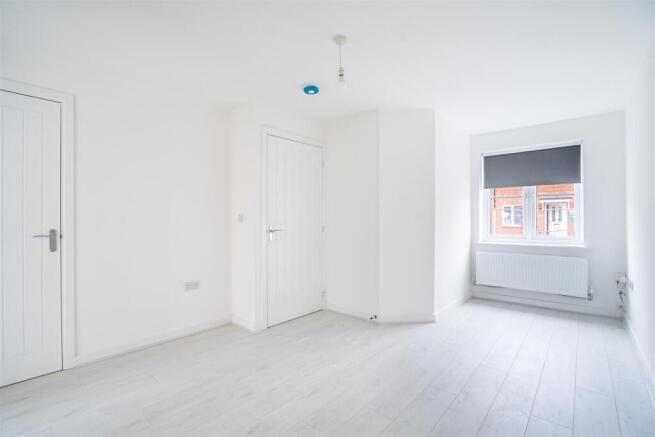 2 bed Semi-Detached to rent Image 6