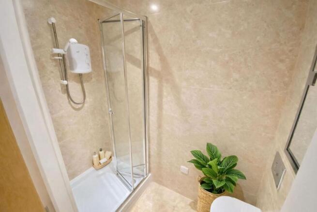 3 bed Flat to rent Image 9