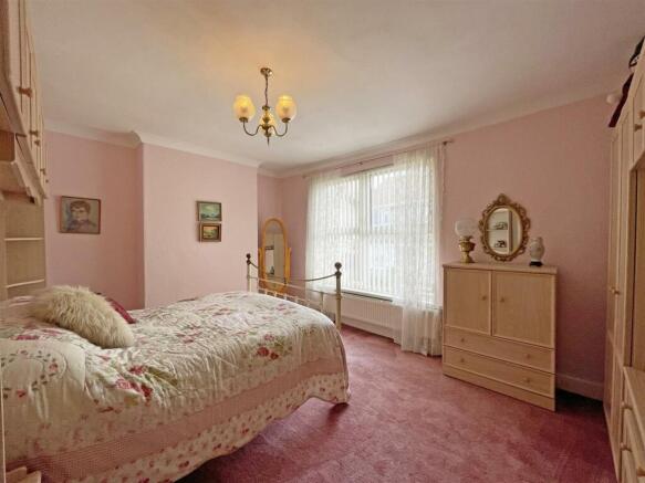 Ainslie Terrace 3 - Bed 1.jpg