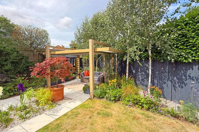 5 bed Detached for sale Image 12