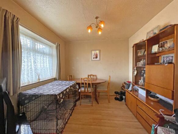 Hill Top Cres 41 Dining Area.jpg