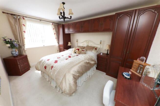 3 bed Link Detached House for sale Image 12
