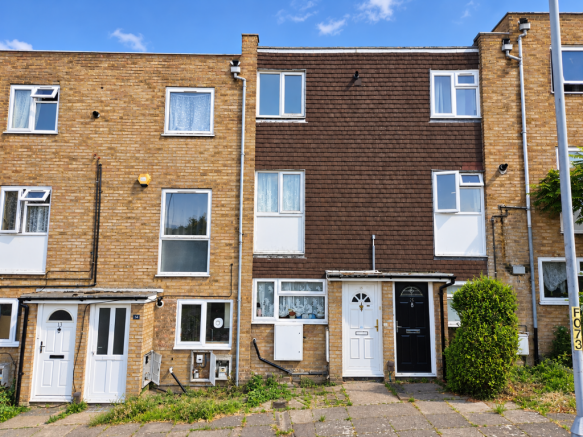 2-bed flat on Brussels Way, Luton, £150,000
