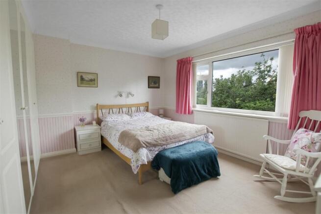 4 bed Detached for sale Image 9