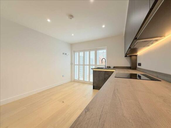 3 bed Flat for sale Image 4
