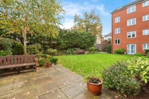 33, 9 Laburnum Court, Harefield Road, Uxbridge UB8 1FQ